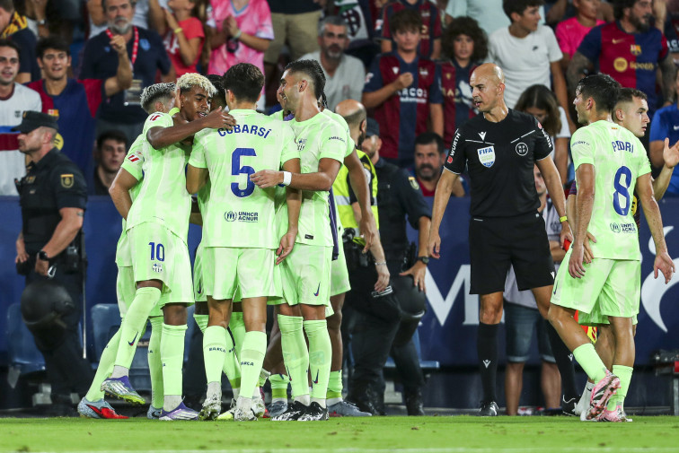 El Barça dóna la volta al 2-0 i derrota al Llevant 2-3 amb un autogol
