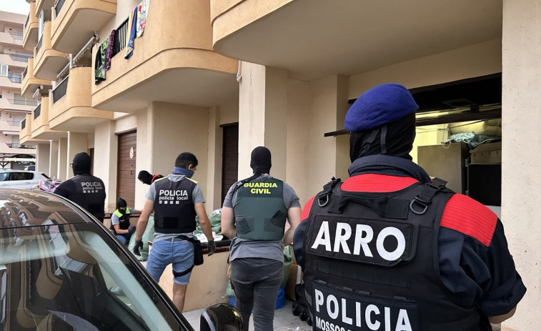 El ‘top manta’, en el punt de mira: 250 agents desplegats a Roses