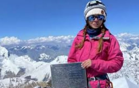 VÍDEO: l'última esperança vola a 7,000 metres: un rescat desafiador per a l'alpinista Natalia Nagovitsina, a qui els mitjans ja van donar per morta