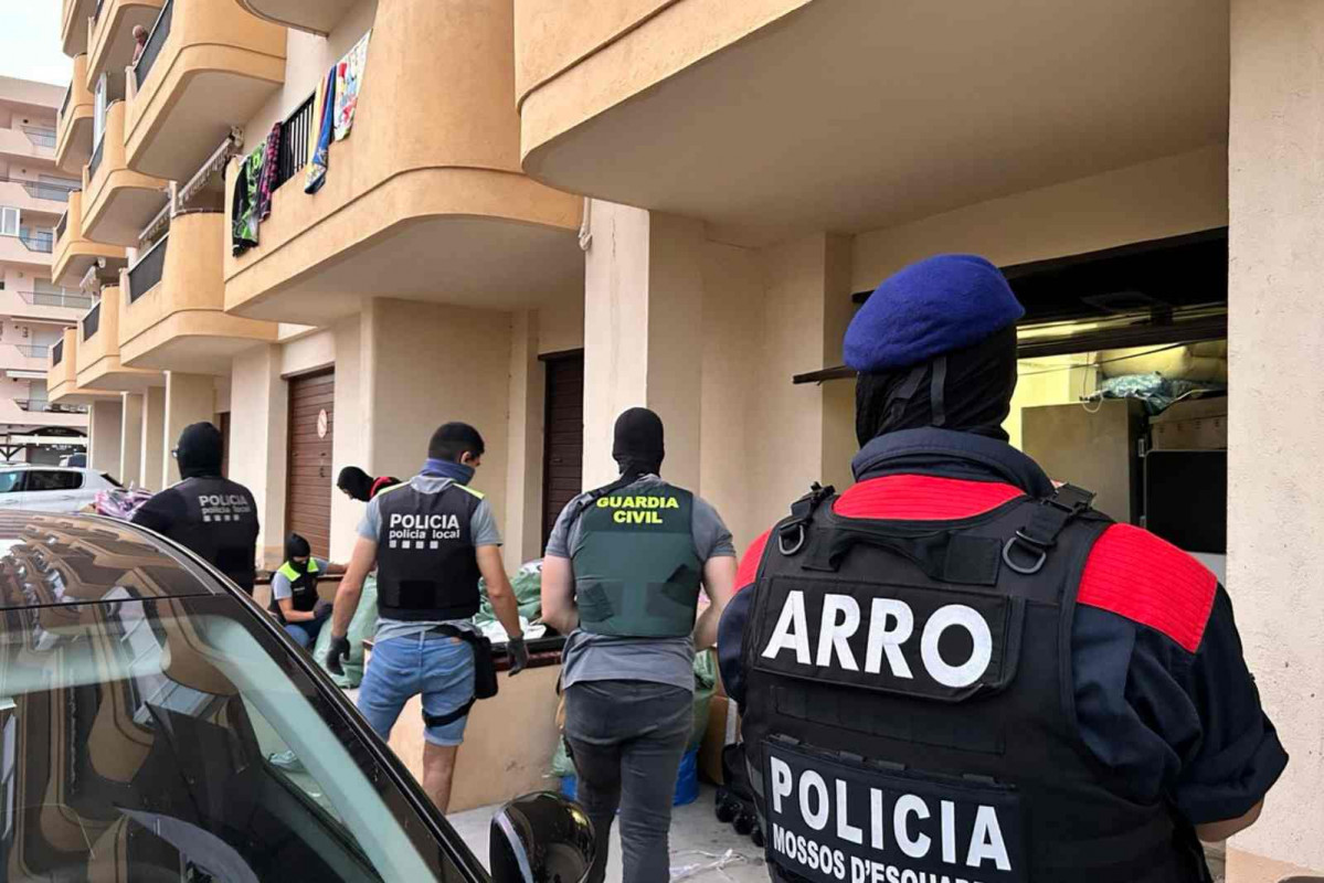 Macrodispositiu contra el Top Manta a Roses   MOSSOS