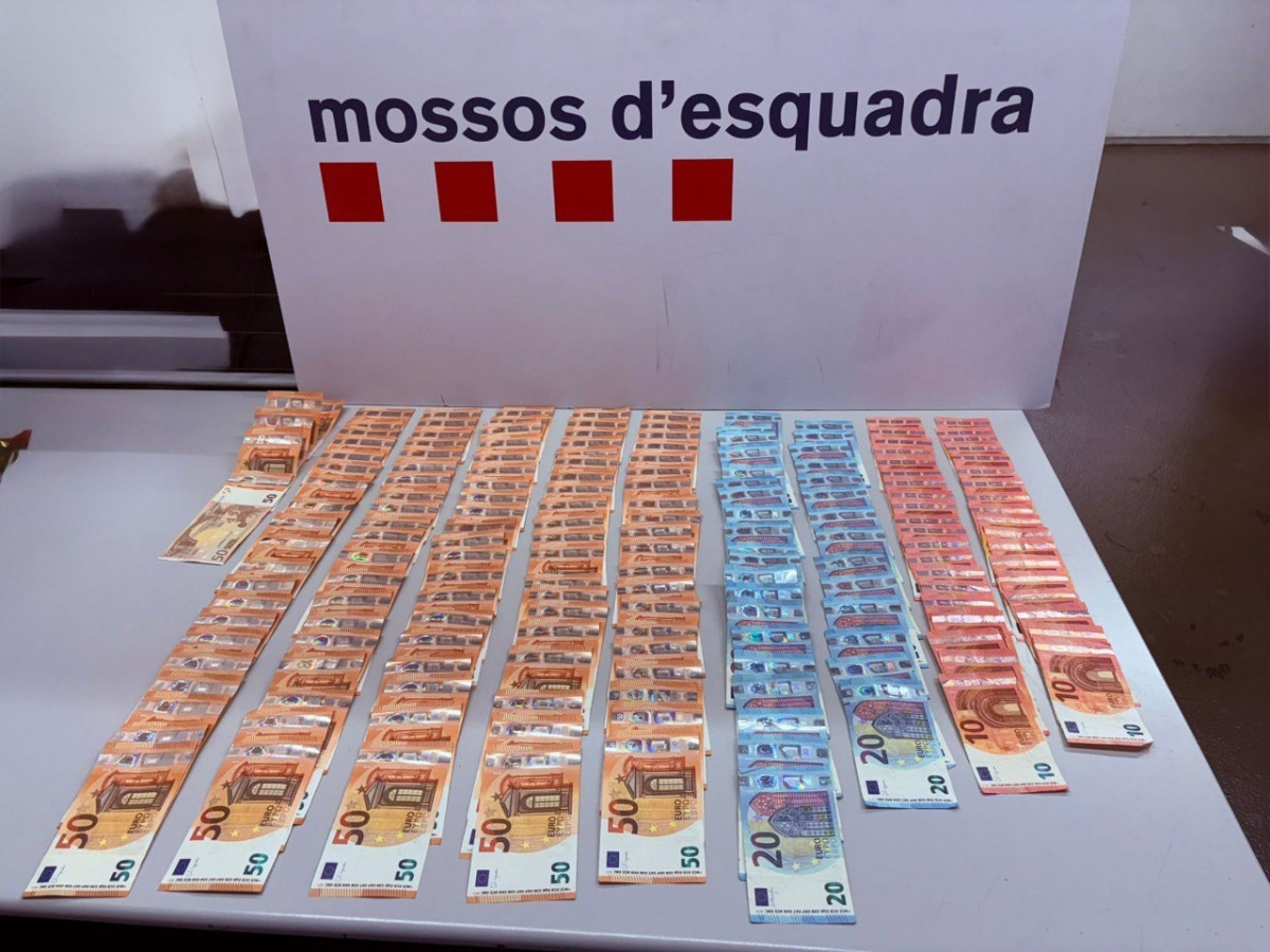EuropaPress 6915836 dinero efectivo requisado dos detenidos sants montjuic presuntos autores