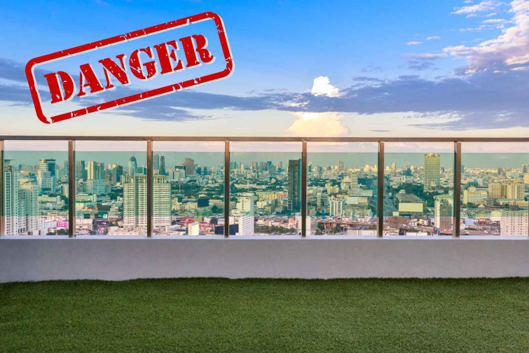 Un britànic mor després de caure del balcó d'un complex turístic mentre estava bevent