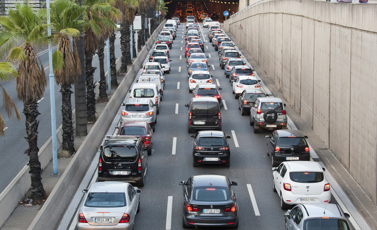 Matí complicat en la Ronda de Dalt per un accident en el sentit Llobregat