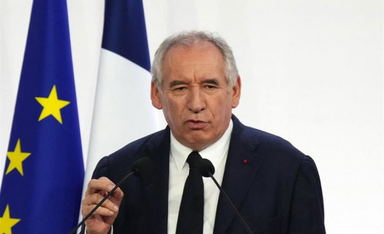 França prop de l'abisme: moció de confiança i amenaça d'intervenció del FMI