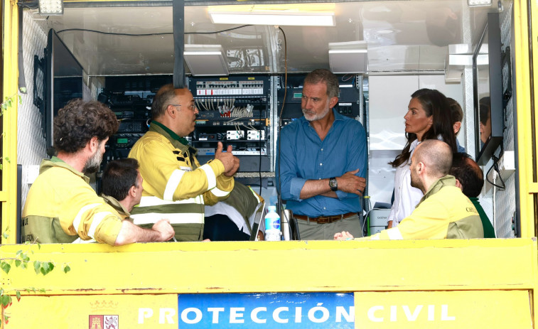 Els Reis visiten les zones arrasades pels incendis