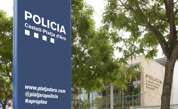 Llança una taula contra un nen de cinc anys i amenaça al seu pare amb una gerra trencada a Platja d'Aro