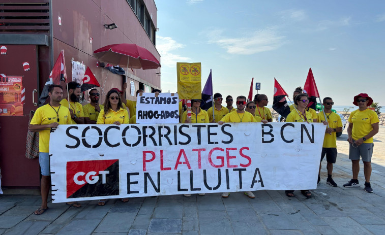 Un acord històric posa fi a la vaga de socorristes a Barcelona