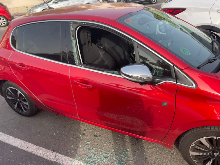 Una mare deixa al seu fill de 2 anys a ple sol en el pàrquing d'un súper a Cartagena: així ha estat el rescat