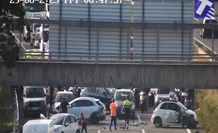 Col·lapse de 4km entre Ripollet i Montcada i Reixac per un accident múltiple en la C-58