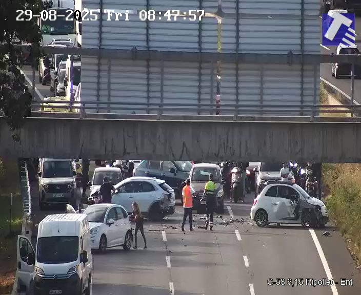 Col·lapse de 4km entre Ripollet i Montcada i Reixac per un accident múltiple en la C-58