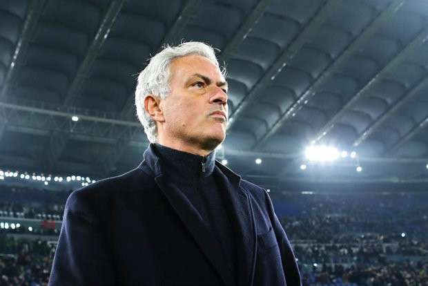 José Mourinho, acomiadat del Fenerbahçe a canvi de 15 milions... i ja suma 100 quilos en indemnitzacions