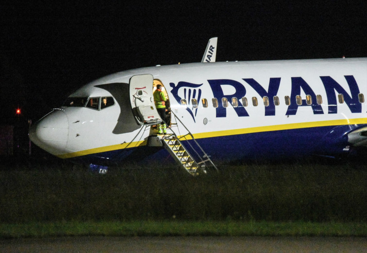 Ryanair puja la prima als seus empleats per a caçar maletes de mà grans i deslliga la polèmica