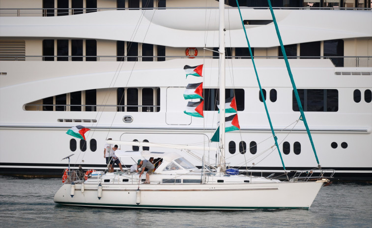 Part de la flotilla solidària amb Gaza torna al port de Barcelona després de salpar per segona vegada