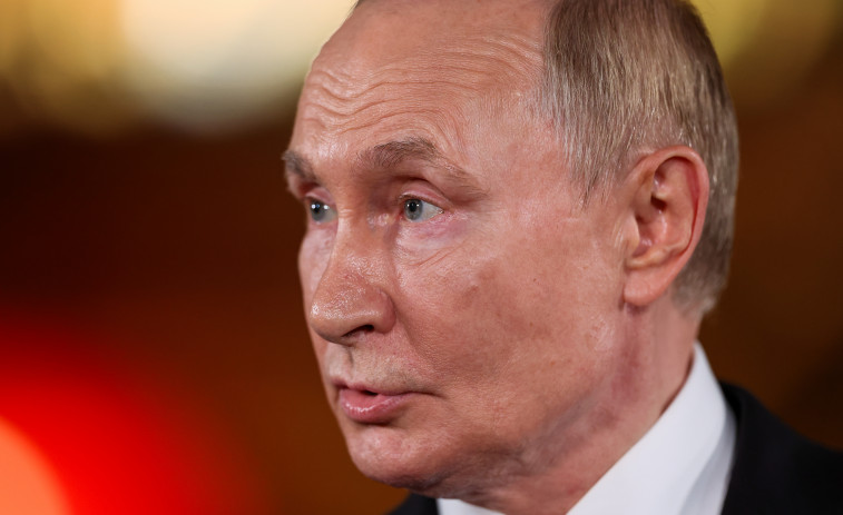 Putin ofereix a Zelenski reunir-se a Moscou però adverteix que seguirà la guerra si fracassen les negociacions