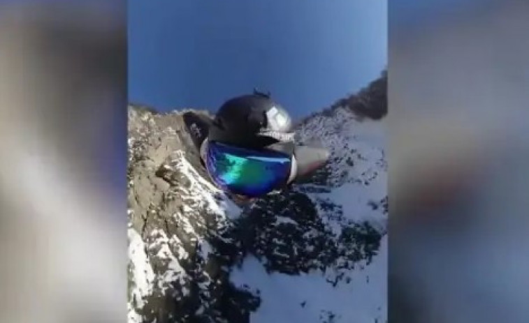 VÍDEO: Així va volar Peter Salzmann a 347 km/h per a aconseguir un nou rècord mundial de Wingsuit