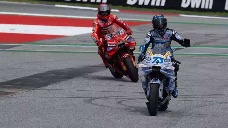 Àlex Márquez irromp a Montmeló i signa la pole; Marc parteix des de la tercera posició