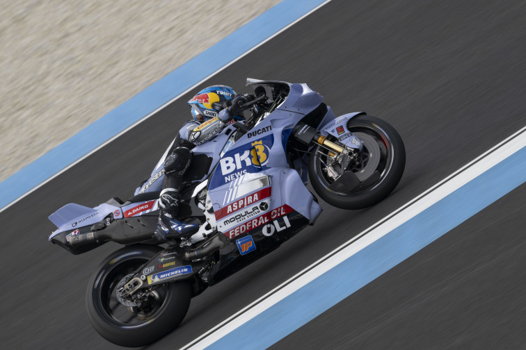 Álex Márquez sorprèn a Montmeló i arrabassa la glòria a Marc en un duel històric