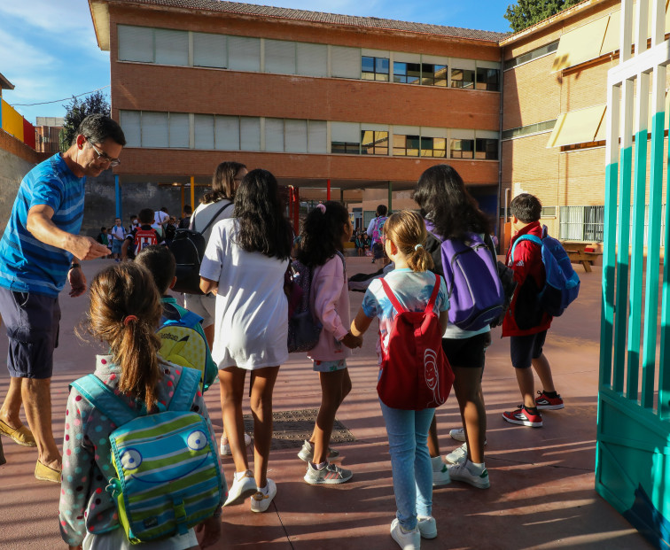 Catalunya arrenca el curs 25-26 amb més docents, menys alumnes, recursos reforçats i vaga del professorat
