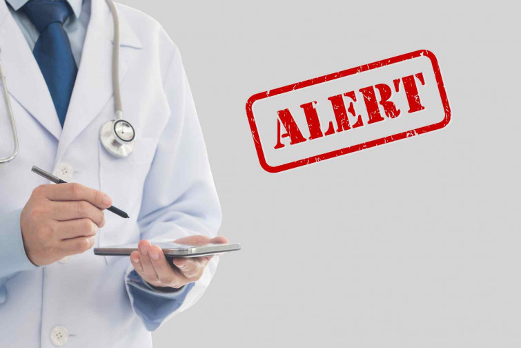 A presó un cirurgià que es va amputar les cames per a estafar l'assegurança i complir el seu somni sexual