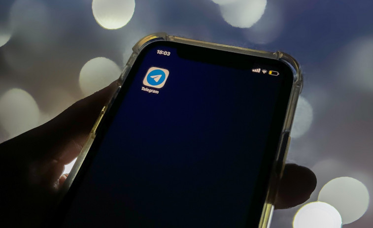 Destapen un grup de Telegram d'ultres que criden a “comprar pistoles” i “fer la guerra” contra migrants
