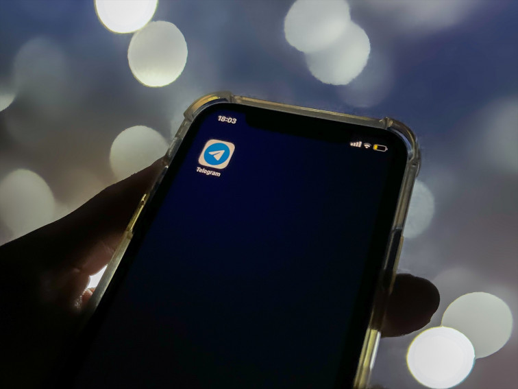 Destapen un grup de Telegram d'ultres que criden a “comprar pistoles” i “fer la guerra” contra migrants