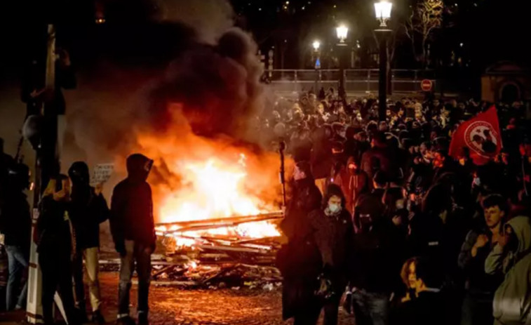 VÍDEO | Detencions massives a França en resposta a les protestes del 