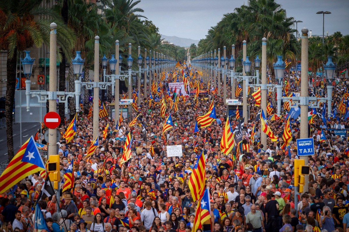 EuropaPress 6947245 cientos personas manifestacion convocada anc 11 septiembre 2025 barcelona