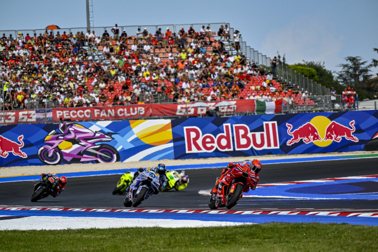 Márquez domina Misano en un duel èpic i s'acosta a la seva novena corona