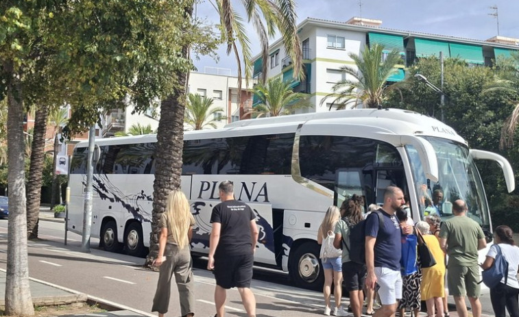 Sitges pressiona a la Generalitat per reforçar la línia de bus que conecta amb Barcelona