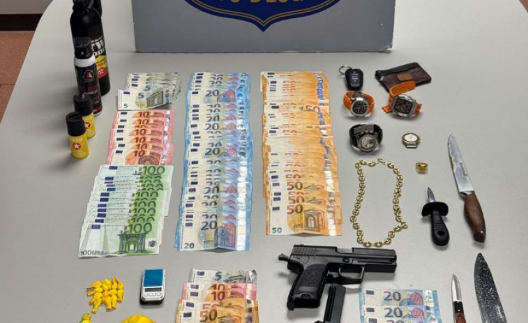 La perruqueria de la màfia: els Mossos detenen a tres homes amb un arsenal de droga i armes