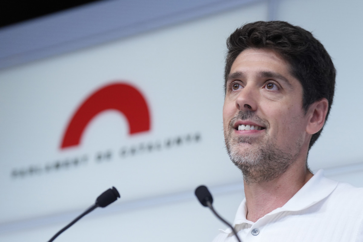 Archivo - El portavoz de Comuns en el Parlament de Catalunya, David Cid, durante una rueda de prensa, en el Parlament de Catalunya, a 22 de julio de 2025, en Barcelona, Catalunya (España).
