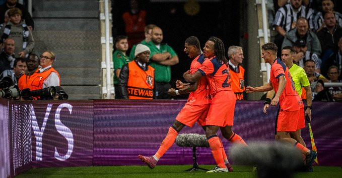 Un renascut Rashford porta el Barça a sumar la primera victòria en el debut de Champions