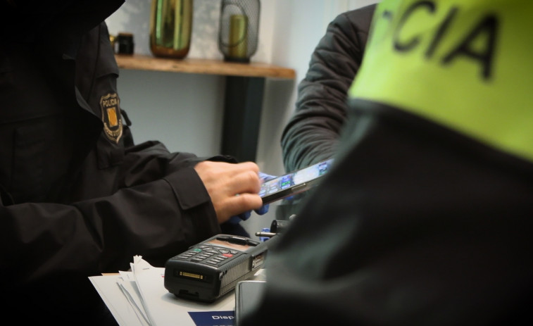 Detinguda una dona  per estafar a un ancià 5.400 € amb l'estafa del 