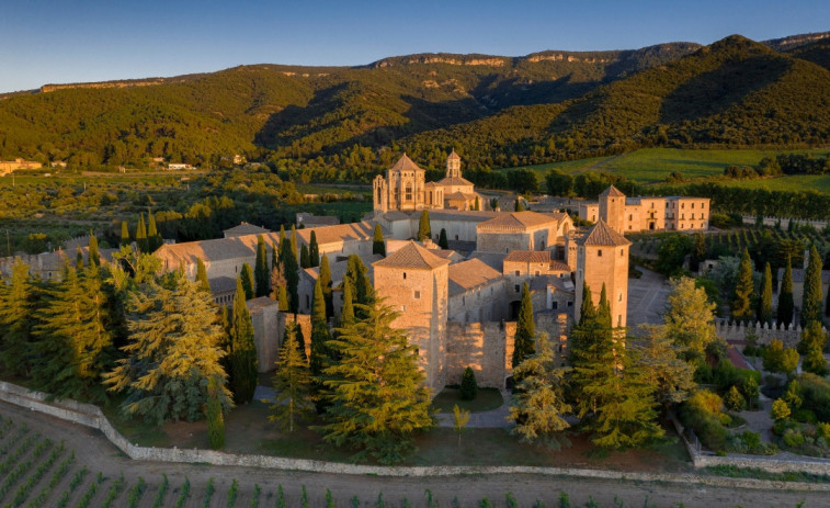 Entre boscos i muntanyes de Tarragona s'amaga un dels monestirs més grans d'Europa
