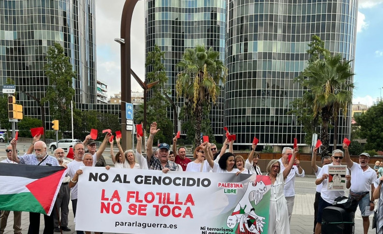 - Vídeo: Els sanitaris es concentren en el Consolat d'Israel i denuncien el genocidi a Gaza