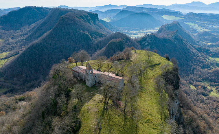 El santuari amagat de Catalunya que sorprèn el món des de l'alt dels boscos