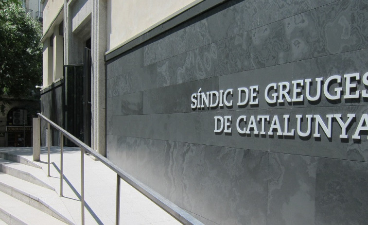 El Síndic urgeix a Salut a formar al personal per a garantir l'atenció sanitària en català