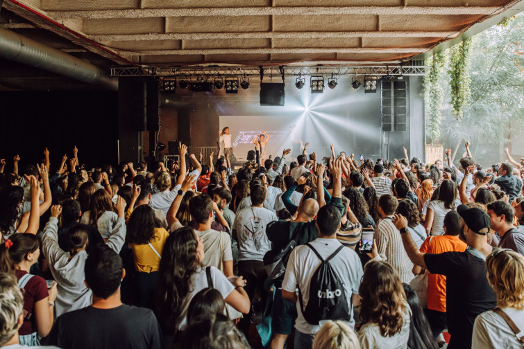 L'antiga fàbrica Estrella Damm s'omple de música i sabor per a celebrar La Mercè