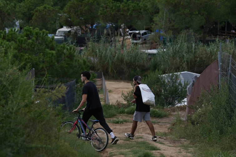 Mataró dóna per finalitzat el desallotjament del campament després d'un operatiu amb 300 persones