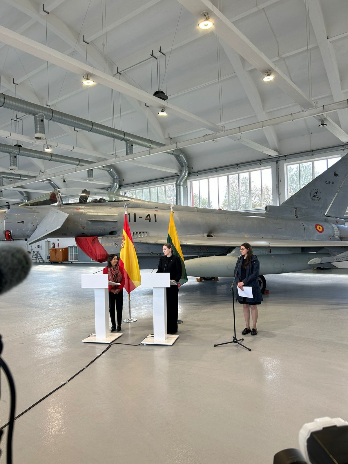 EuropaPress 6978578 ministra defensa margarita robles visita base siuliai lituania