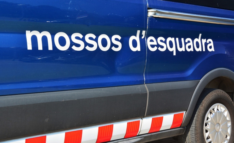 Dos encaputxats assalten la casa d'un matrimoni d'avis a Girona: els van lligar i els van colpejar