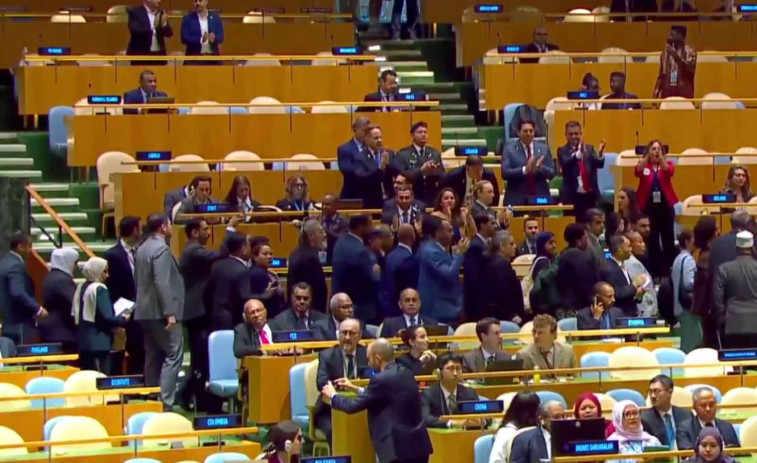 VÍDEO | Xiulets, crits i un èxode massiu a l’ONU: així han rebut a Netanyahu