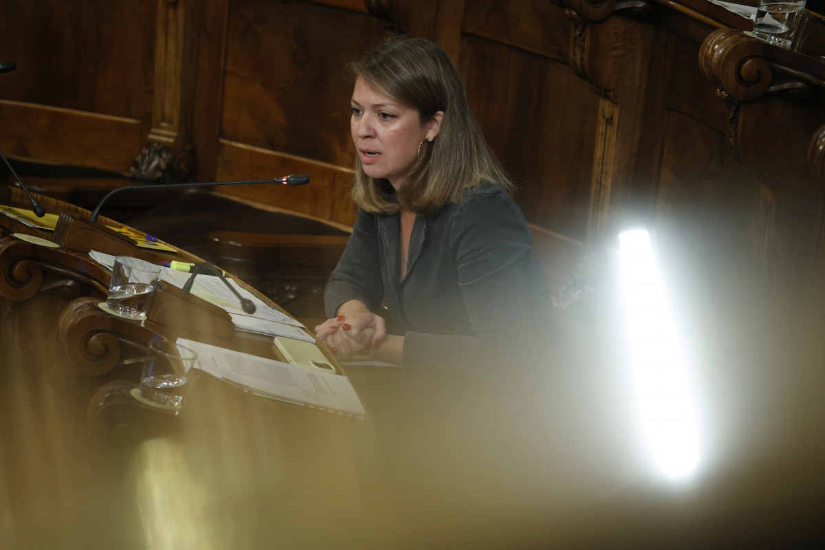 Archivo - La líder de Barcelona en Comú, Janet Sanz Cid, durante un pleno en el Ayuntamiento de Barcelona