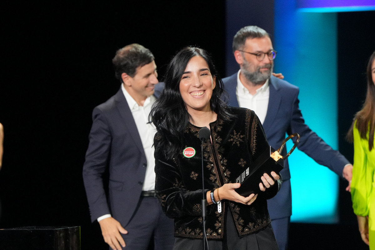 EuropaPress 6987258 directora alauda ruiz azua recibe concha oro pelicula domingos gala
