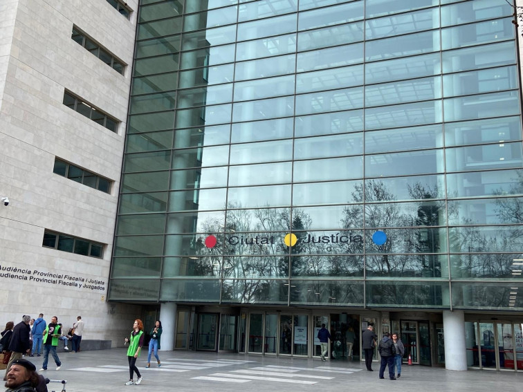 Detingut un home per matar a un altre apunyalant-lo amb un paraigua