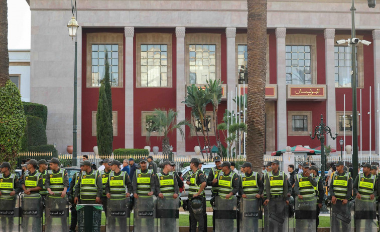 El Marroc eleva a tres als morts en les protestes juvenils i amenaça amb dures penes de presó