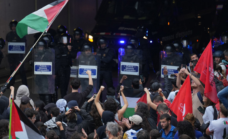 15.000 persones, 2 detinguts i 14 ferits en les protestes de Barcelona per la Global Sumud Flotilla