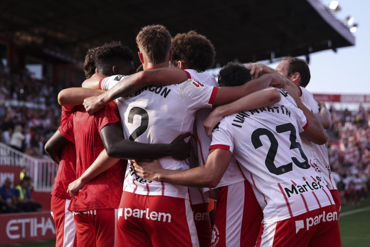 El Girona pateix però aconsegueix la primera victòria de la temporada davant el València (2-1)