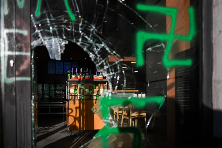 Un grup de manifestants causa danys a diverses empreses finançades amb fons israelians