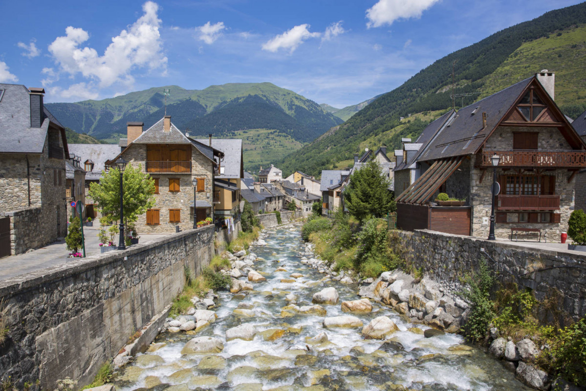 Val dAran Vielha Foto Shutterstock